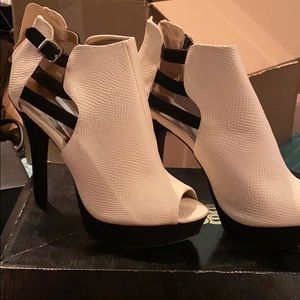 Beige & black imitation leather heels